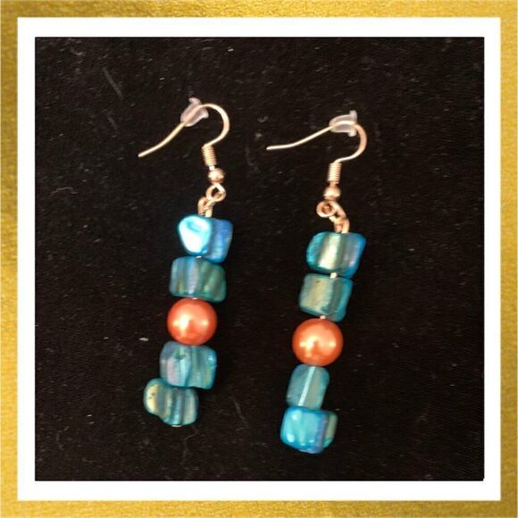 3/$20 Hand Crafted BEADED Dangle HANDMADE Gold EARRINGS - Picture 1 of 1